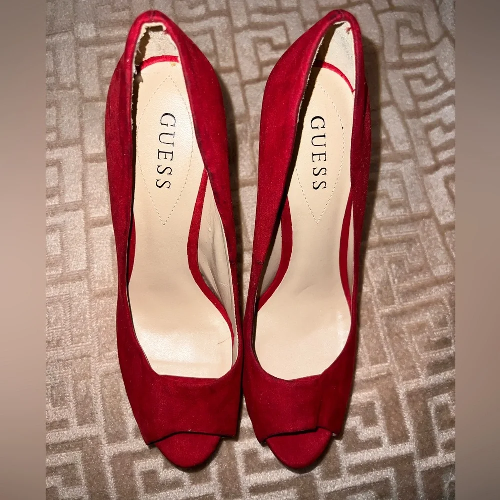 GUESS - Picture 2 of 5